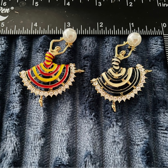 Jewelry - Elegant Red and Gold Ballerina Brooch Set